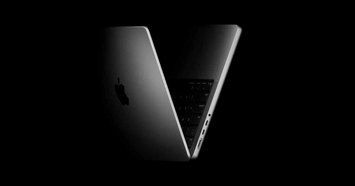 스페이스 블랙 색상의 MacBook Pro M5
